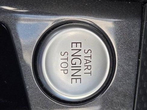 Used 2023 Volkswagen Tiguan SE R-Line image 19