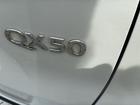 Used 2023 INFINITI QX50 Sensory w/ Accent Package image 17