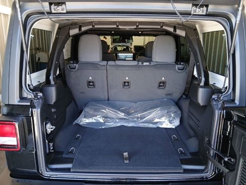 New 2026 Jeep Wrangler Unlimited Sport w/ Convenience Group image 34