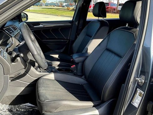 Used 2022 Volkswagen Tiguan SE R-Line image 15