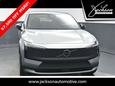 Used 2026 Volvo EX30 Cross Country Ultra image 3