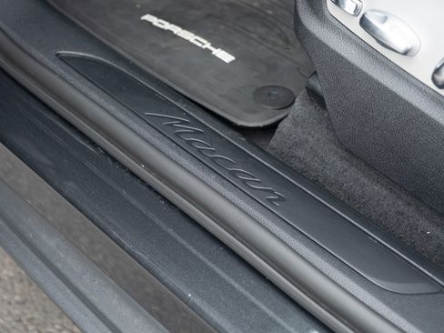 Used 2023 Porsche Macan AWD/4WD image 40
