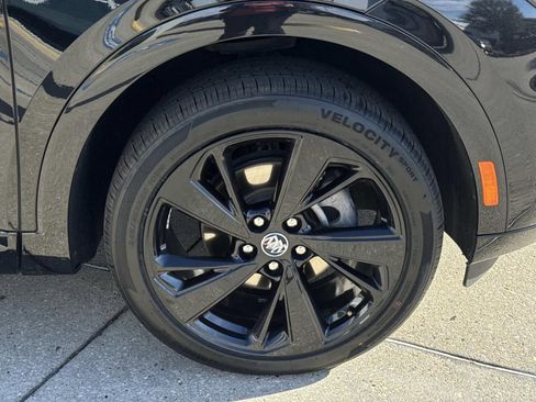 Used 2022 Buick Envision Essence w/ Sport Touring Package FWD image 4