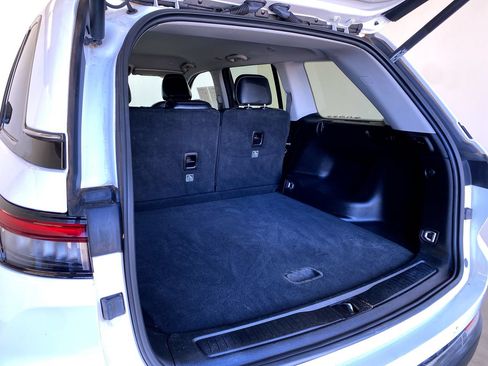 Used 2023 Jeep Grand Cherokee Limited RWD image 15