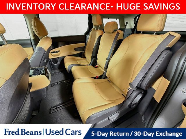 Used 2024 Kia Carnival EX FWD image 31