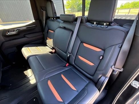 Used 2025 GMC Sierra 1500 AT4 w/ AT4 Premium Package AWD/4WD image 19