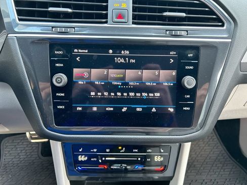 Used 2022 Volkswagen Tiguan SE R-Line AWD/4WD image 17