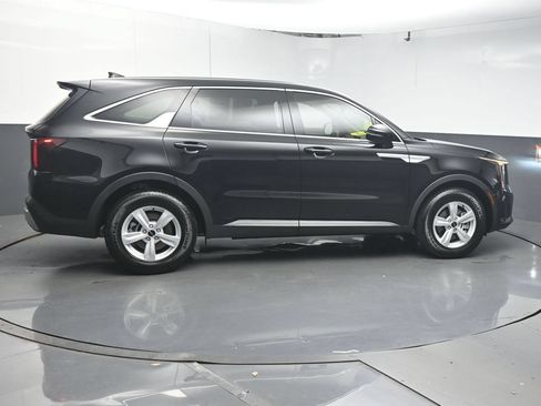 Used 2026 Kia Sorento LX FWD image 8