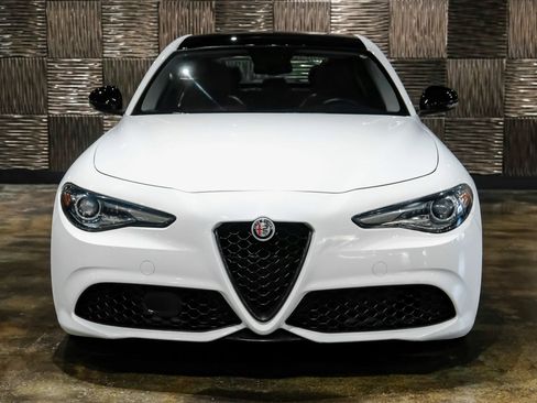 Used 2019 Alfa Romeo Giulia w/ Quick Order Package 22K Sport RWD image 6