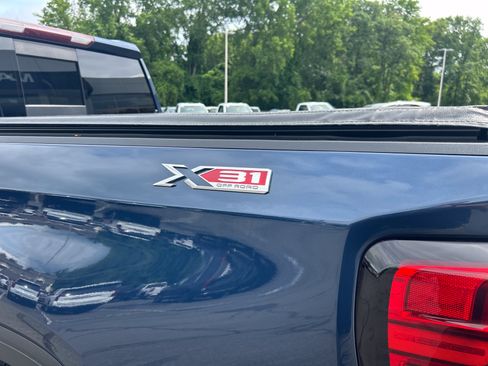Used 2021 GMC Sierra 1500 SLT w/ SLT Convenience Package AWD/4WD image 8