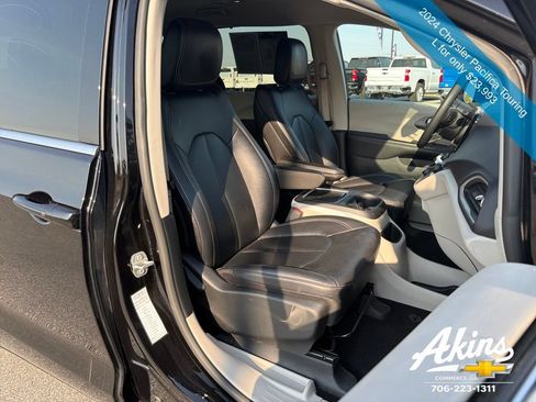 Used 2024 Chrysler Pacifica Touring-L FWD image 20