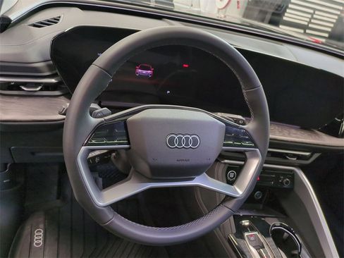 Used 2025 Audi Q5 Premium w/ Convenience Package image 17