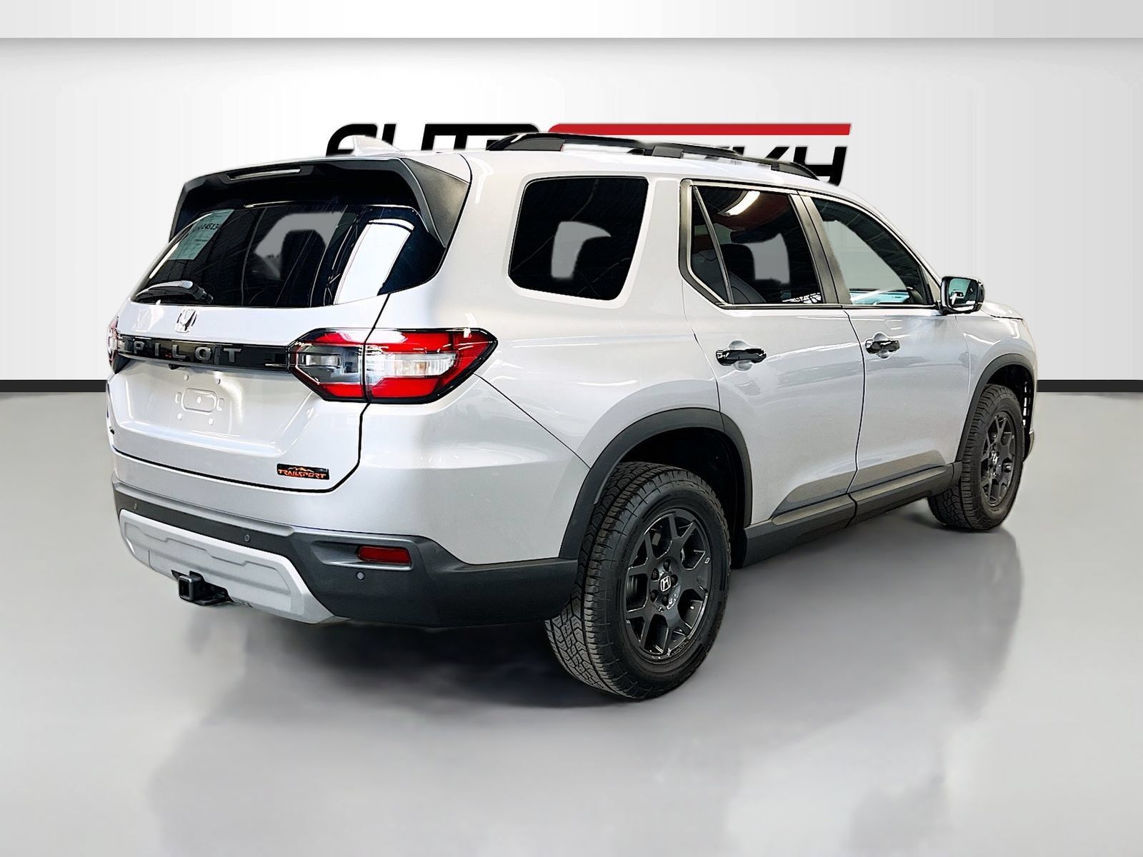 Used 2025 Honda Pilot TrailSport image 7