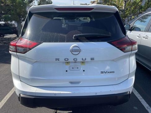 Used 2024 Nissan Rogue SV AWD/4WD image 9