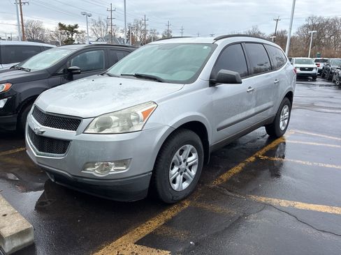 Used 2011 Chevrolet Traverse LS image 1