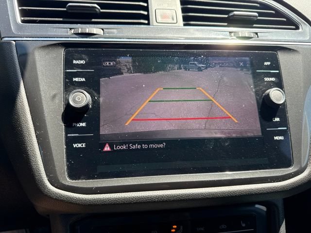 Used 2023 Volkswagen Tiguan SE w/ Panoramic Sunroof Package FWD image 24
