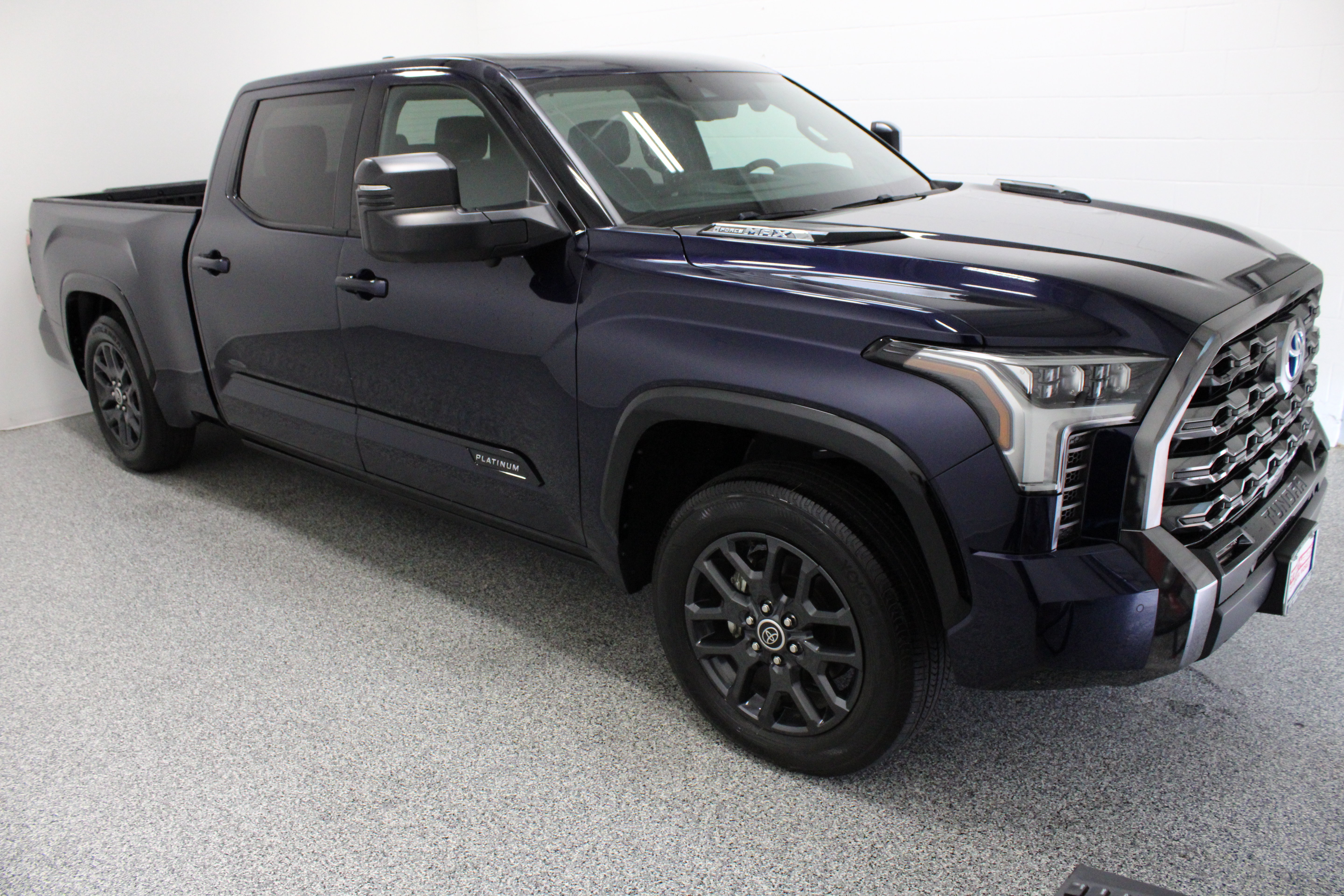 Used 2023 Toyota Tundra Platinum w/ Advanced Package AWD/4WD image 4