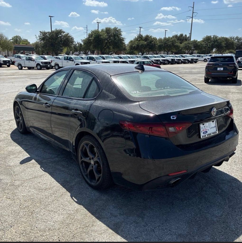 Used 2018 Alfa Romeo Giulia Ti Sport w/ Quick Order Package 22S Sport AWD/4WD image 2
