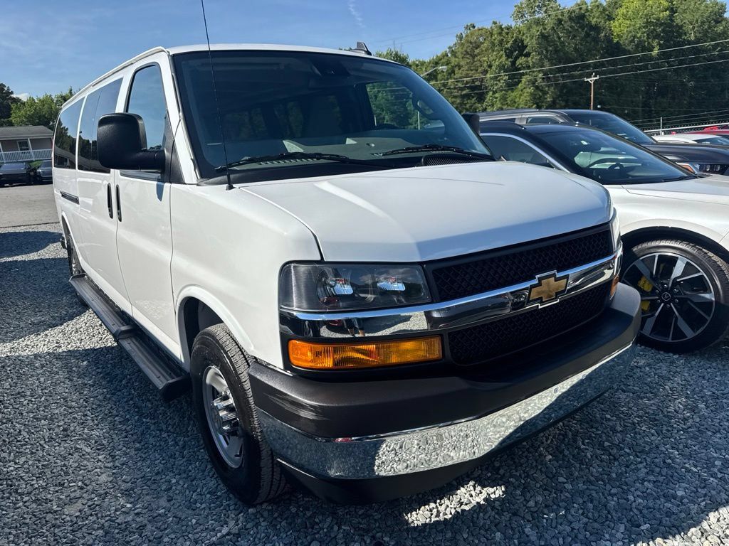 Used 2025 Chevrolet Express 3500 LT w/ LT Preferred Equipment Group RWD image 2