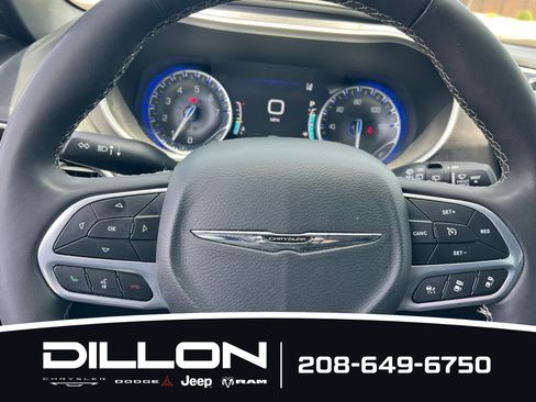 Used 2025 Chrysler Pacifica Select FWD image 24