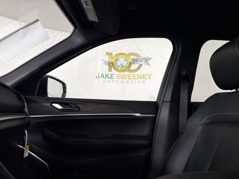 New 2026 Jeep Grand Cherokee L Limited w/ Limited Altitude Package AWD/4WD image 28