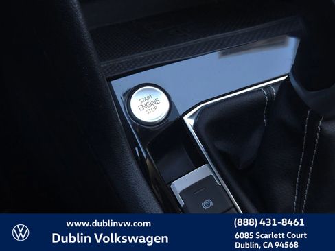 Certified 2023 Volkswagen Taos SE w/ Panoramic Sunroof Package image 18