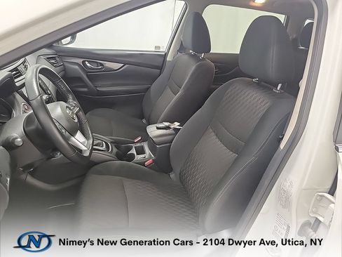Used 2019 Nissan Rogue SV AWD/4WD image 3