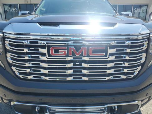 Used 2025 GMC Sierra 1500 Denali w/ Denali Reserve Package AWD/4WD image 12