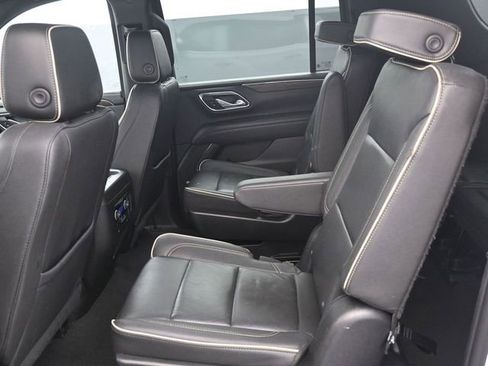 Used 2023 Chevrolet Suburban Premier image 27