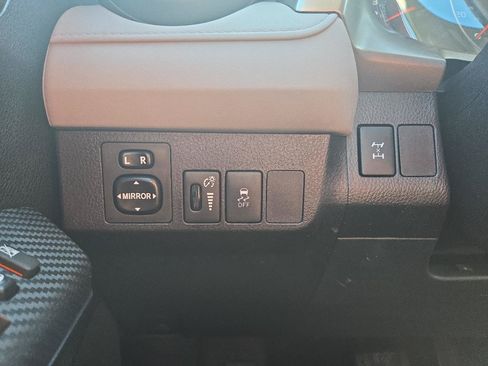 Used 2015 Toyota RAV4 LE AWD/4WD image 19
