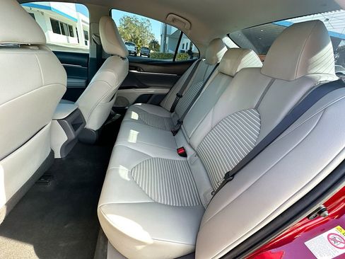 Used 2018 Toyota Camry SE image 23