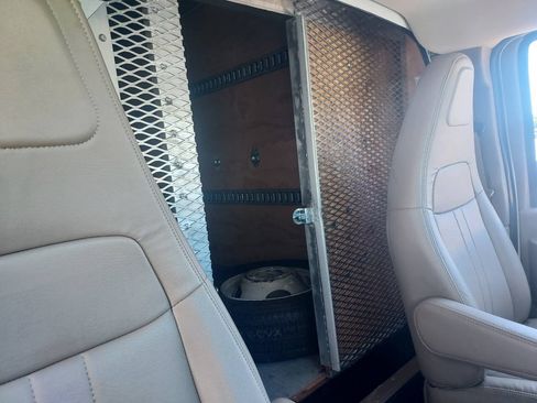 Used 2019 Chevrolet Express 3500 RWD image 17