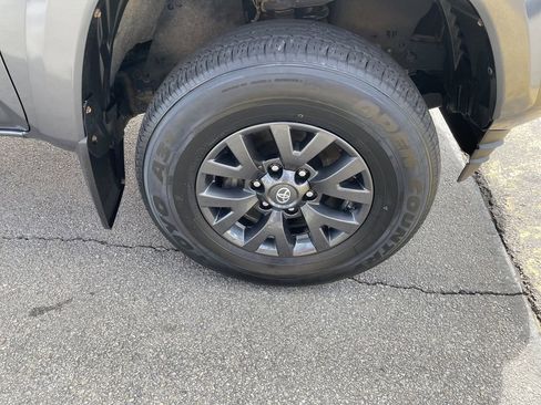 Used 2022 Toyota Tacoma SR5 image 11