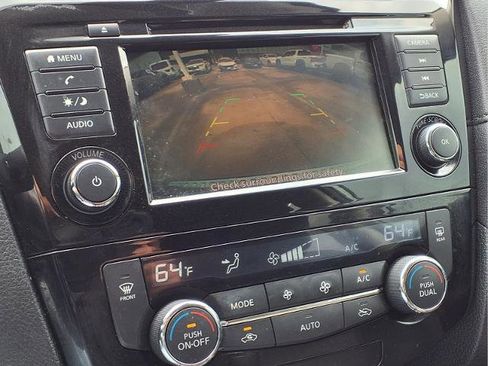 Certified 2019 Nissan Rogue SV image 17