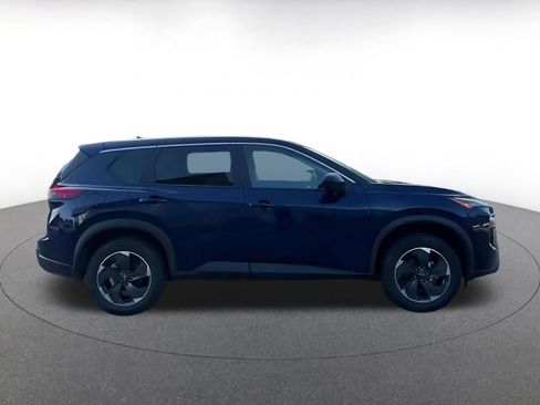 Used 2025 Nissan Rogue SV AWD/4WD image 16