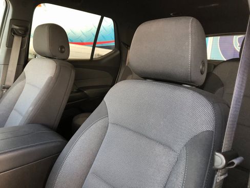 Used 2023 Chevrolet Traverse LT image 20