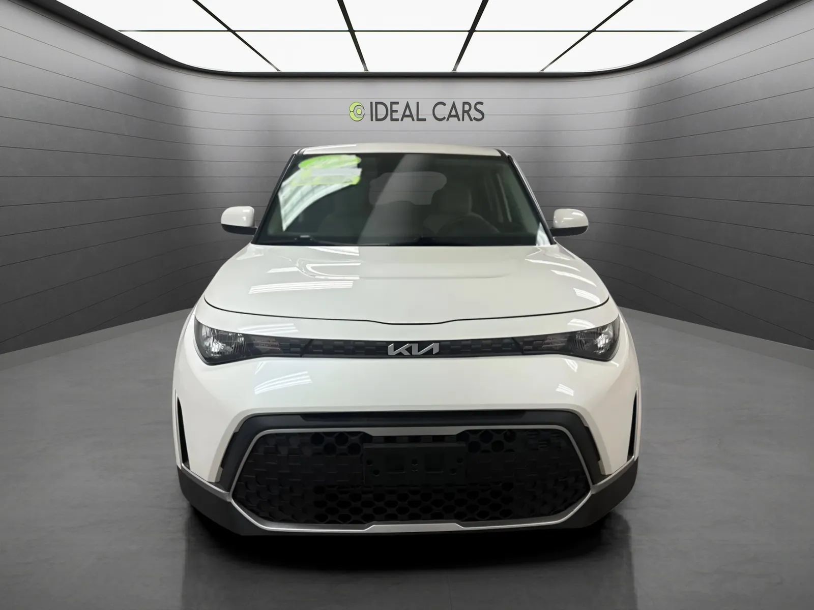 Used 2023 Kia Soul LX FWD image 2