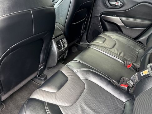 Used 2022 Jeep Cherokee Limited image 9