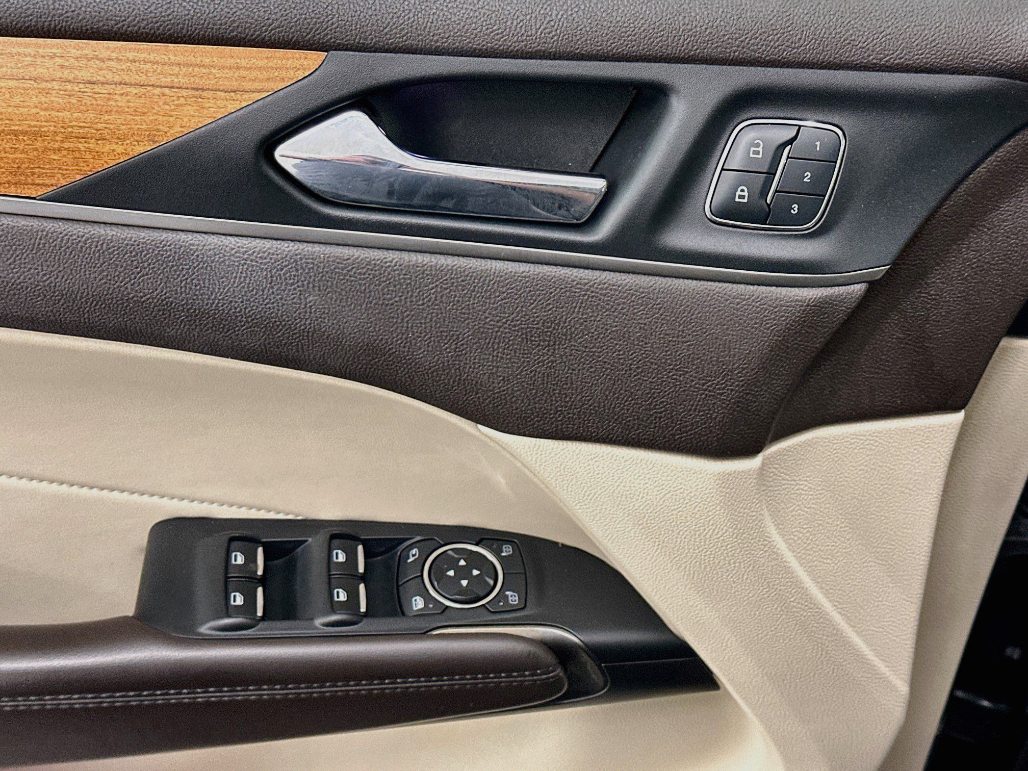 Used 2015 Lincoln MKC AWD w/ Equipment Group 102A Reserve image 15