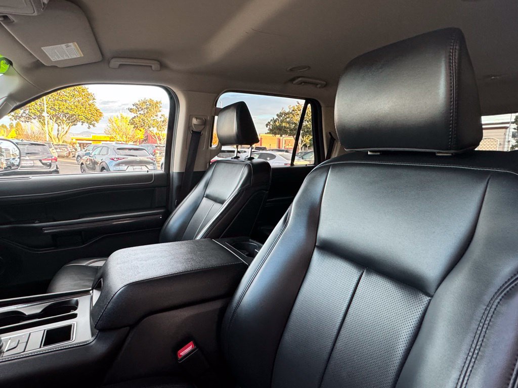 Used 2024 Ford Expedition XLT RWD image 14