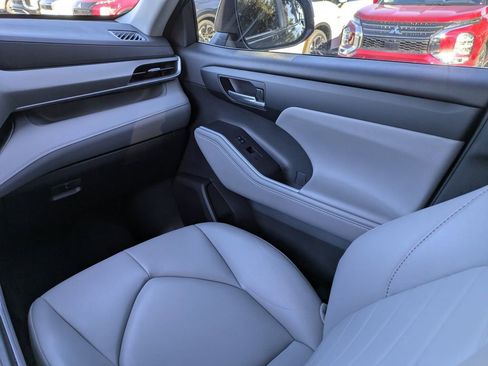 Used 2024 Toyota Highlander XLE image 18