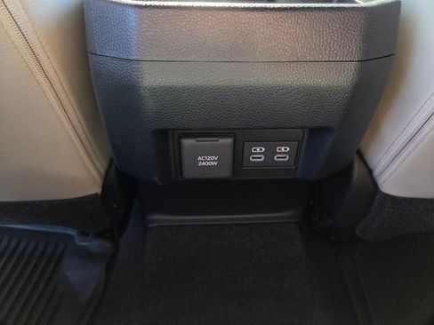 Used 2025 Toyota Tacoma Limited image 15