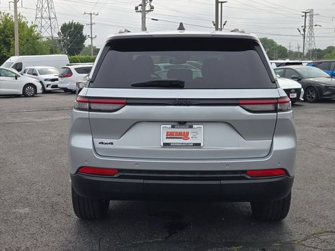 Certified 2024 Jeep Grand Cherokee Altitude AWD/4WD image 23