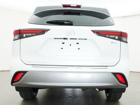 New 2026 Toyota Highlander Platinum AWD/4WD image 23