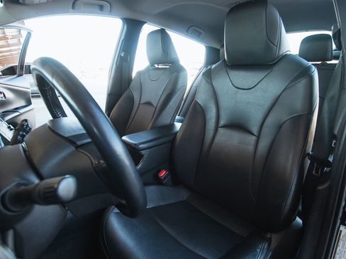 Used 2022 Toyota Prius XLE image 8