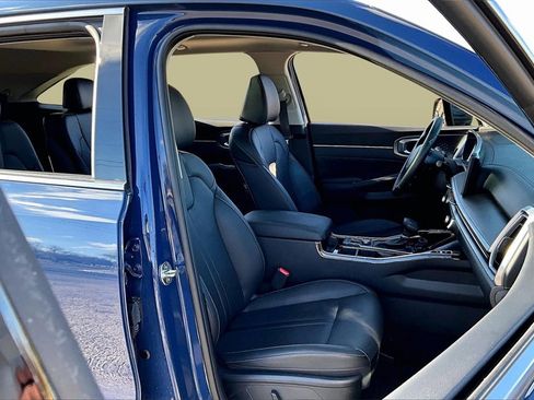 Used 2025 Kia Sorento SX image 7