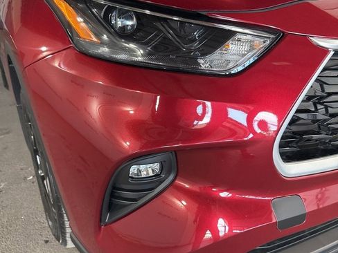 Used 2022 Toyota Highlander LE image 11