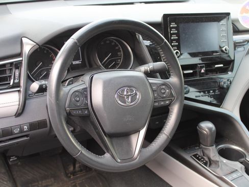 Used 2022 Toyota Camry SE image 9