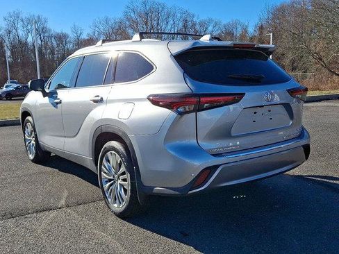 Certified 2025 Toyota Highlander Platinum image 24