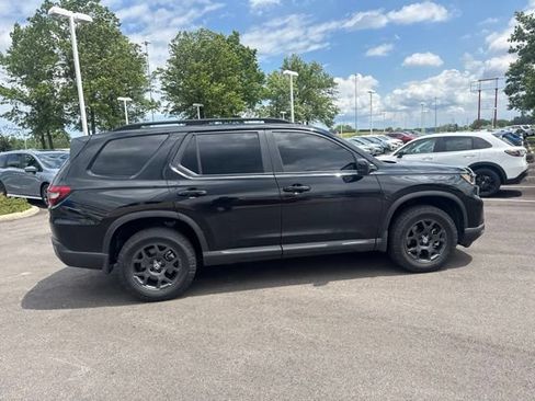 Used 2025 Honda Pilot TrailSport image 8